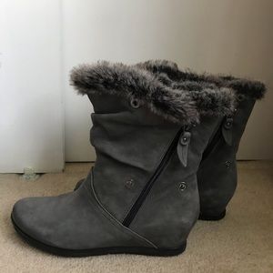 Earthies woman’s boots size 8 1/2